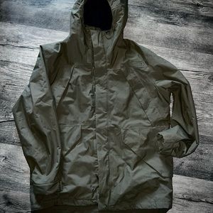 Mens Size Large North Face Jacket.